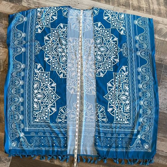 Blue and White Kimono one size - Picture 2 of 3